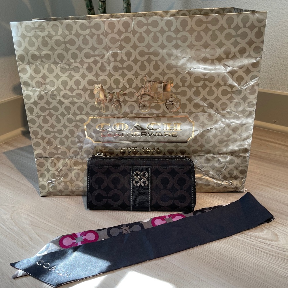 COACH Wallet (Black and Silver)